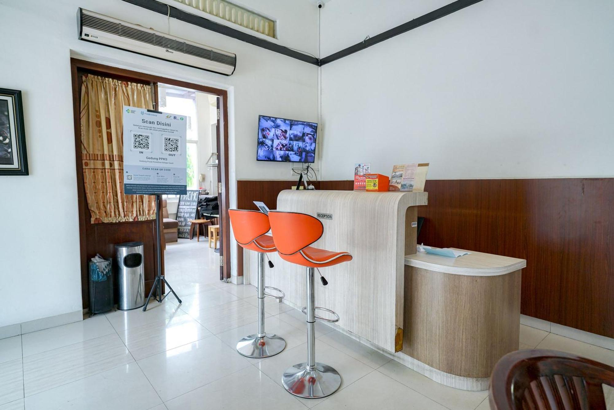 Reddoorz @ Avros Guest House Medan Ngoại thất bức ảnh