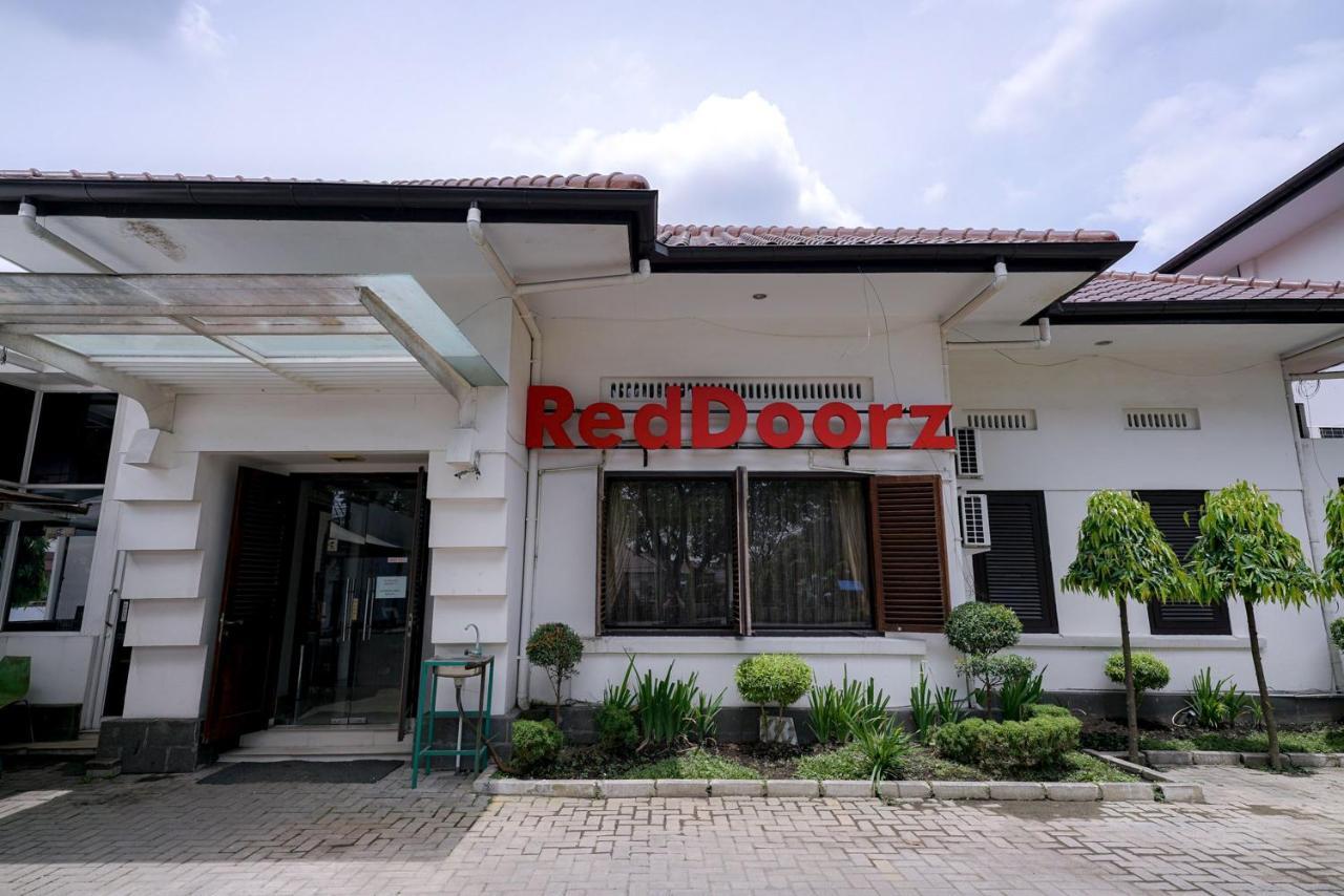 Reddoorz @ Avros Guest House Medan Ngoại thất bức ảnh