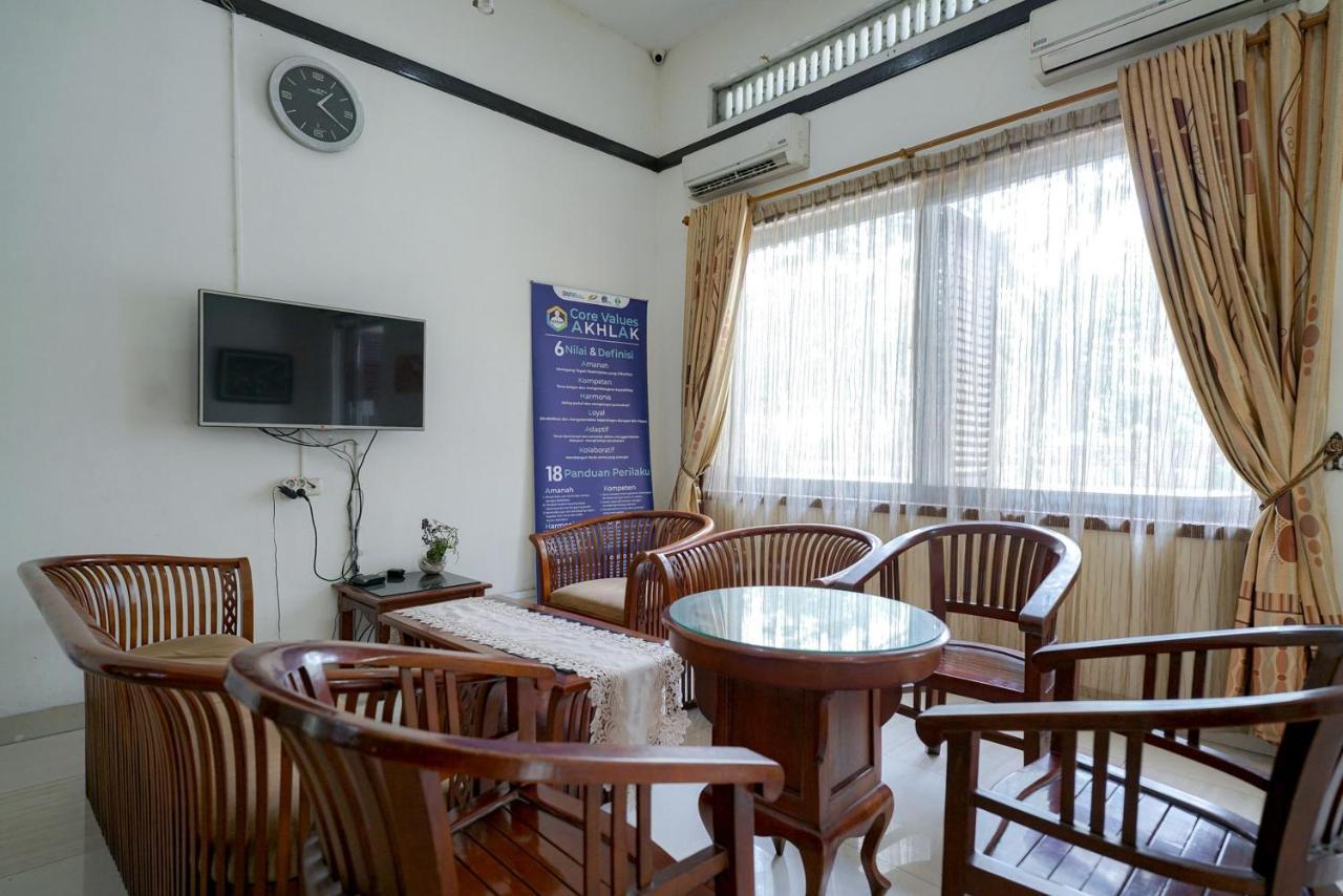 Reddoorz @ Avros Guest House Medan Ngoại thất bức ảnh