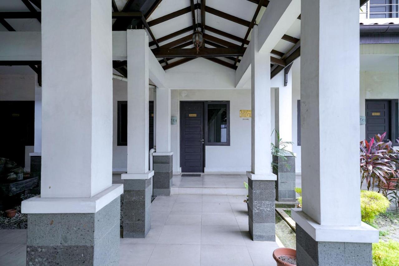 Reddoorz @ Avros Guest House Medan Ngoại thất bức ảnh