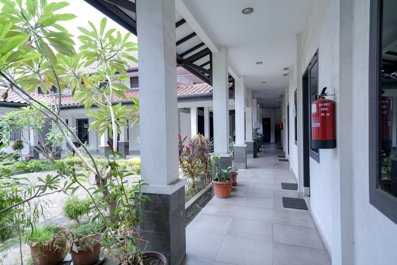 Reddoorz @ Avros Guest House Medan Ngoại thất bức ảnh