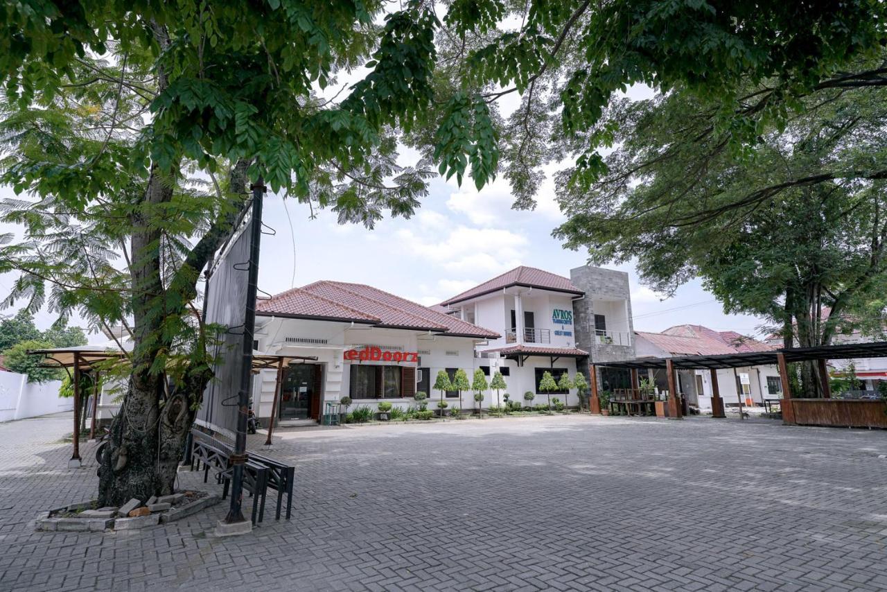 Reddoorz @ Avros Guest House Medan Ngoại thất bức ảnh