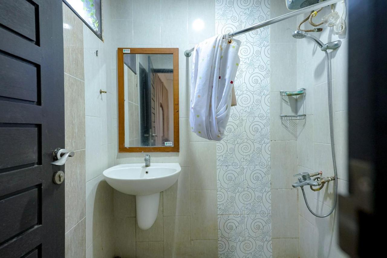Reddoorz @ Avros Guest House Medan Ngoại thất bức ảnh