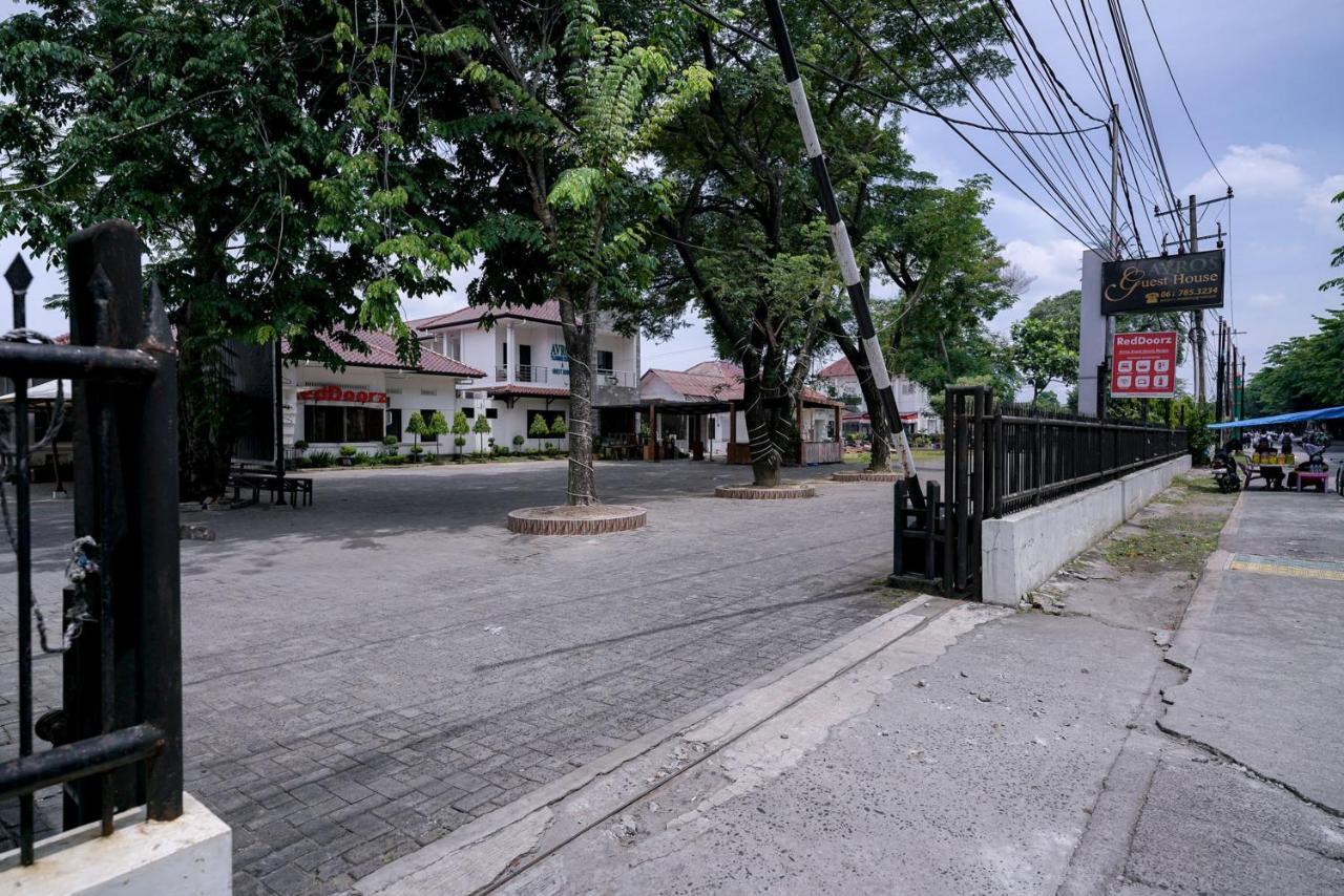 Reddoorz @ Avros Guest House Medan Ngoại thất bức ảnh