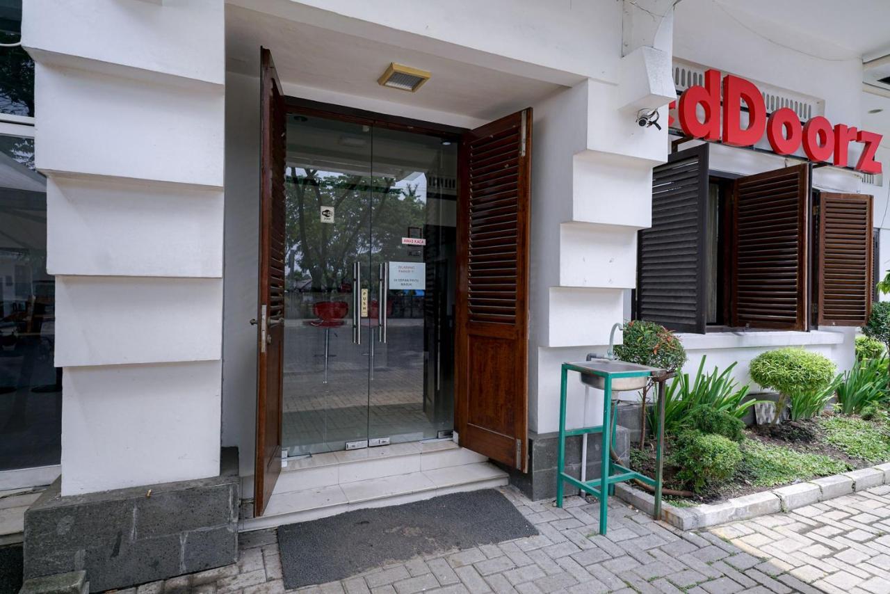 Reddoorz @ Avros Guest House Medan Ngoại thất bức ảnh