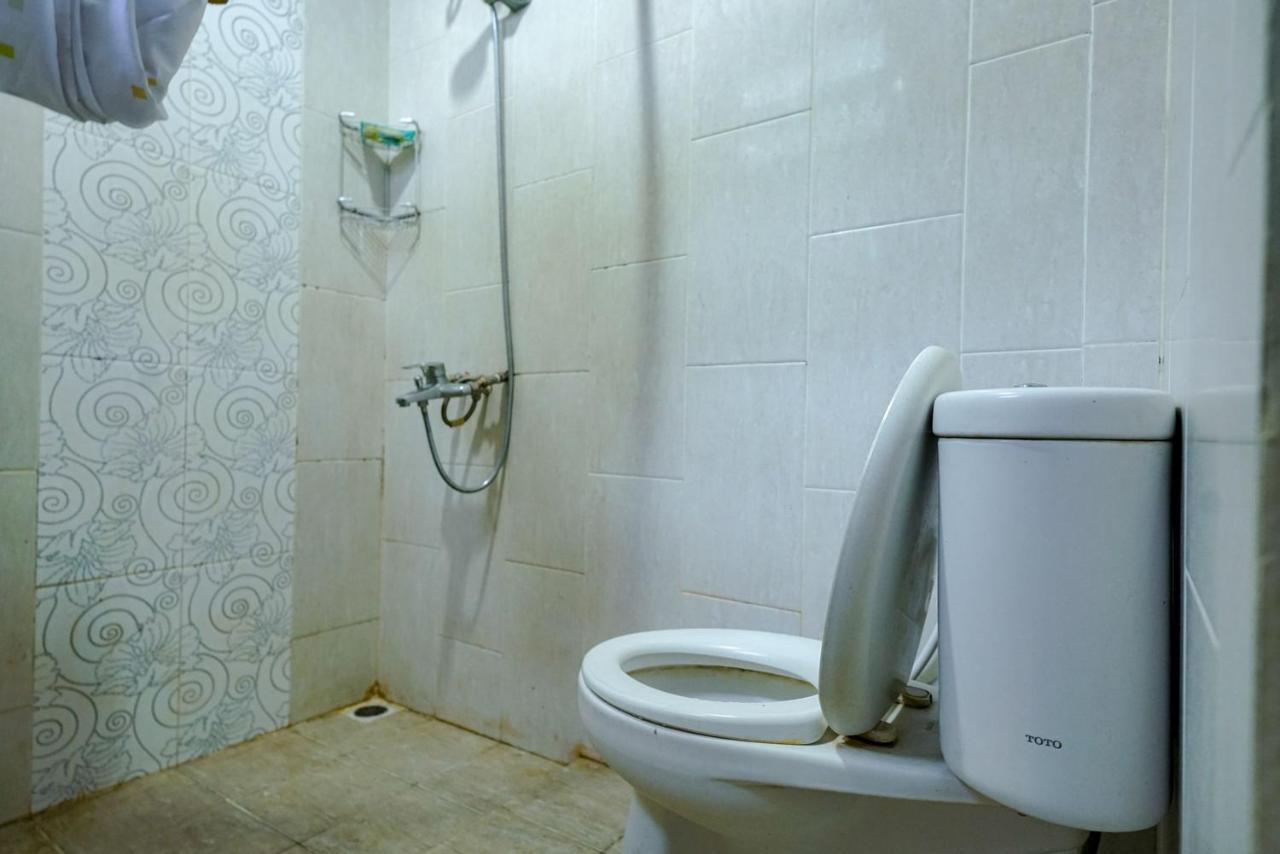 Reddoorz @ Avros Guest House Medan Ngoại thất bức ảnh