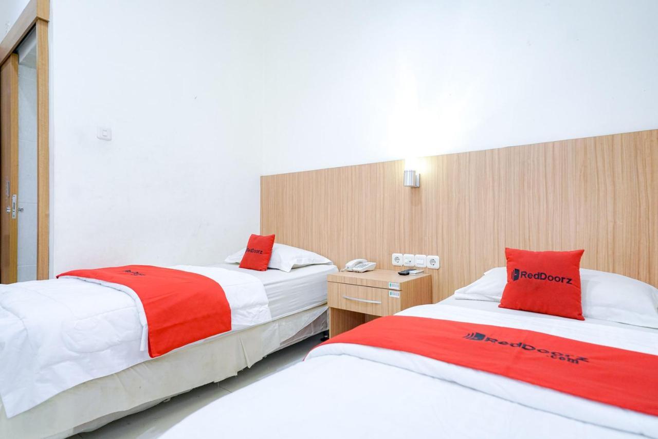 Reddoorz @ Avros Guest House Medan Ngoại thất bức ảnh