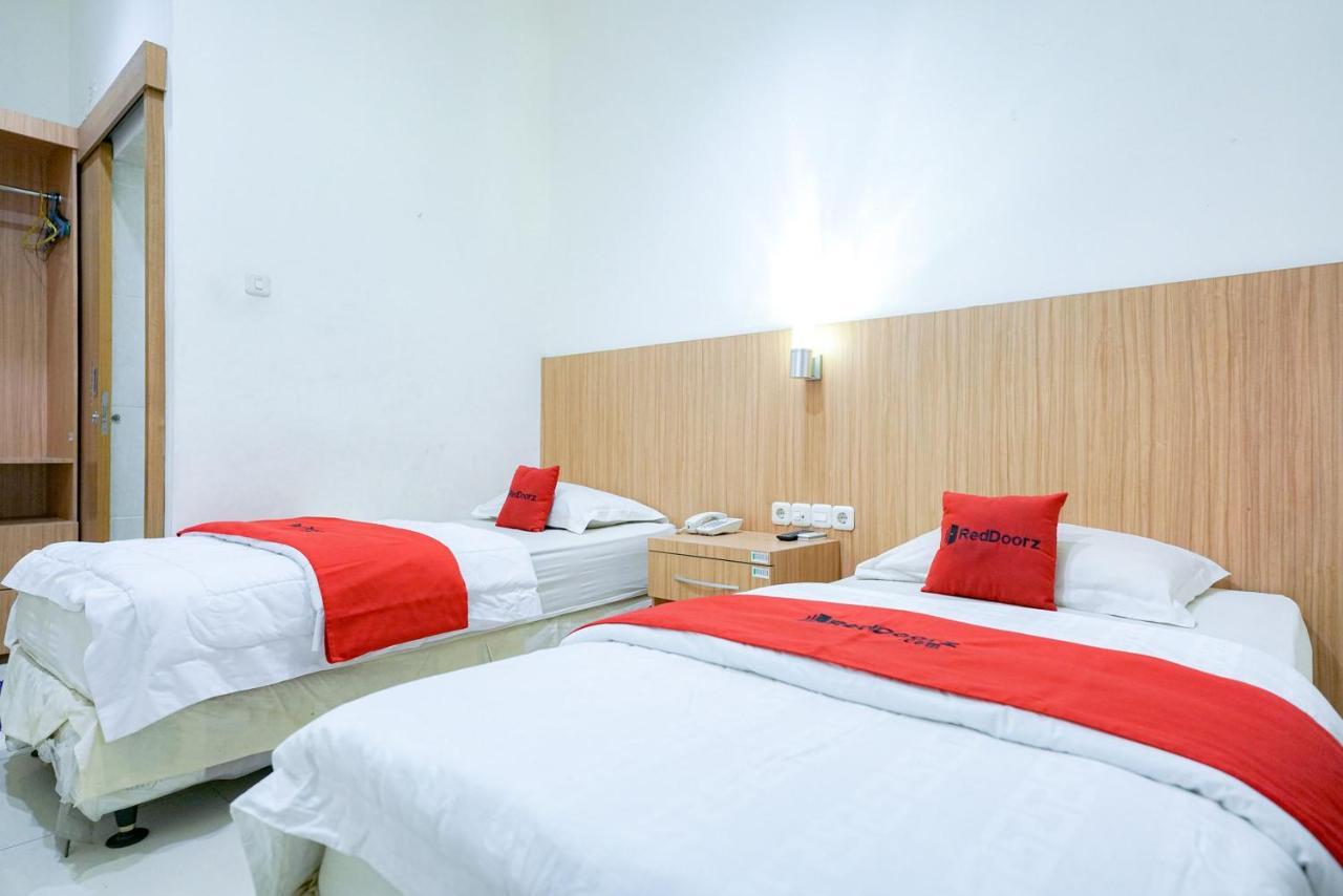 Reddoorz @ Avros Guest House Medan Ngoại thất bức ảnh